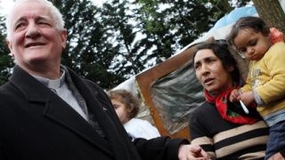 Свещеник моли от Господ инфаркт за Саркози