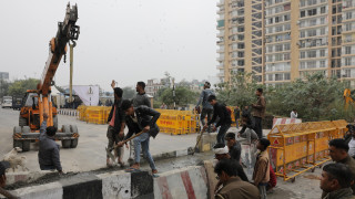 Фермерски протести обхванаха и Индия Полицията в северните части на