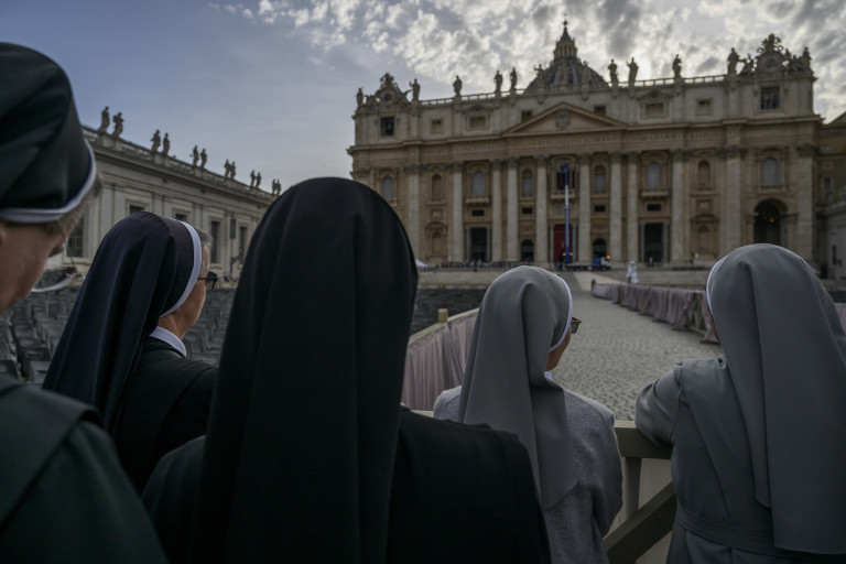 Монахини се простят с папа Франциск