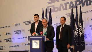 10 опозиции се надпреварват в див популизъм, тревожи се Радан Кънев