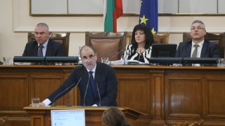 Нека да работим всеотдайно за националните интереси на страната и