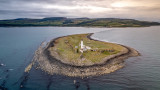  Шотландия, остров Плада, на който се намира единствено една къща и за каква сума е платен 