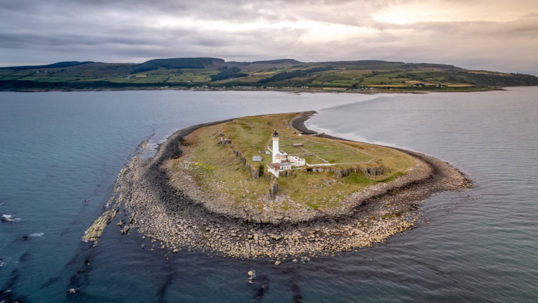 На територията на Шотландия се намират не малко острови -
