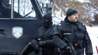 Секретни папки открити в офиса на Алексей Петров