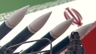Иран удари американската военноморска база в Бахрейн с балистични ракети