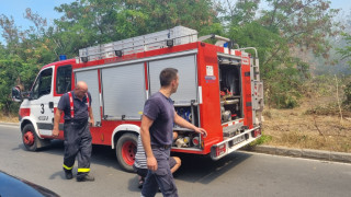 Пожар изпепели две постройки във вилната зона Куба край Хасково