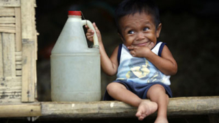 Филипинец е най-малкият човек на света 
