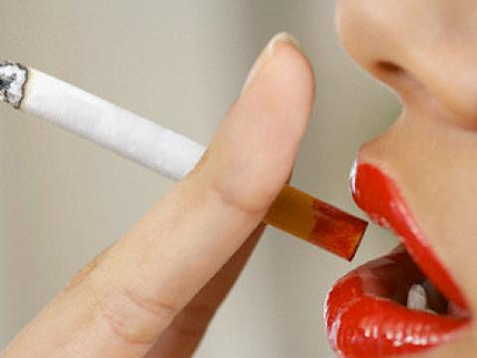 Българите спират цигарите