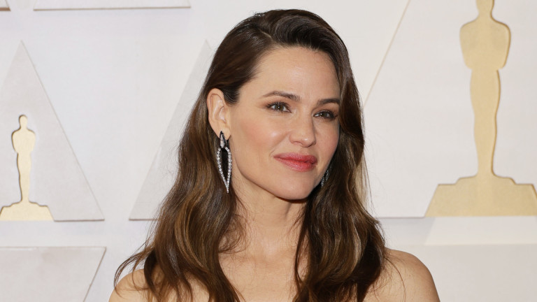 Днес, 17 април, рожден ден празнува американската актриса Дженифър Гарнър. 
Дженифър