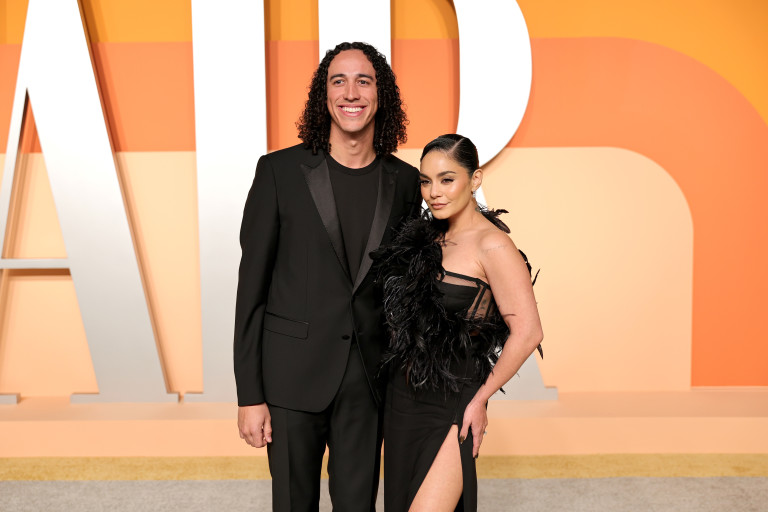 Коул Тъкър и Ванеса Хъджинс на празненството на Vanity Fair след Оскари 2025 през март