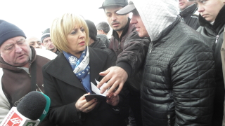 Манолова търси компромисно решение за бобовдолските миньори