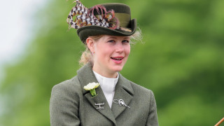 Покойната Елизабет Втора и съпругът й принц Филип имат четири