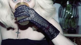 Мадона вдига скандал на пушачи