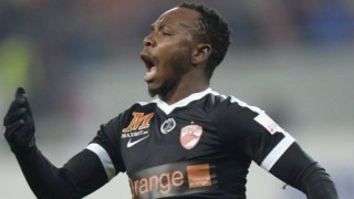 Мей Малянгу минава медицински прегледи след което ще подпише договор