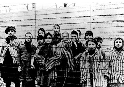 В Аушвиц хиляди си спомнят жертвите на Холокоста