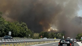 Заради пожар е ограничено движението по АМ Хемус в