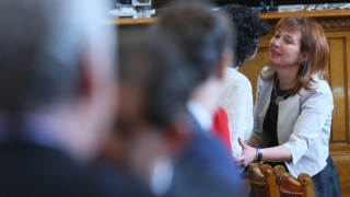 Русинова обеща скоро да има позиция по въпроса за втората пенсия