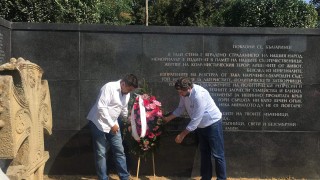 Почит към паметта на жертвите на тоталитаризма отдадоха представители на