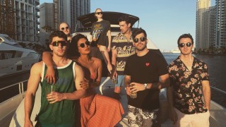 Животът на Ник Джонас и Приянка Чопра ни изглежда като