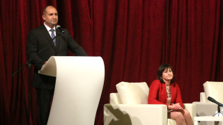 Президентът Румен Радев иска страната ни да си поставя червените