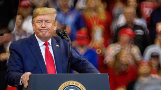 В началото на 2018 година президентът Доналд Тръмп се въоръжи