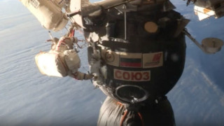 Руски космонавти от Международната космическа станция взеха проби от мистериозна
