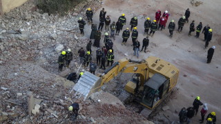 Най малко 25 души са загинали а други 25 ранени