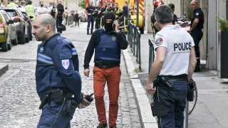 Най малко 13 души са ранени след експлозия в Лион Франция включително