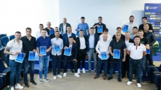 Президентът на Българския футболен съюз Борислав Михайлов лично връчи дипломите