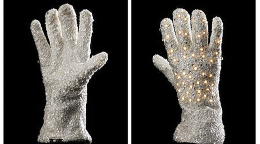 Ръкавица на Майкъл Джексън продадена за 49 хлд. долара 
