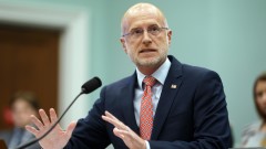 Американският медиен регулатор заплаши да отмена лицензи заради отразяването на войната срещу Иран 