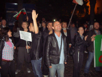 Вечерният протест "посети" партийни централи 