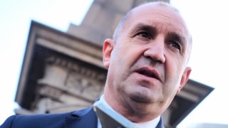 Радев vs Борисов на изборите - битката на генералите за власт