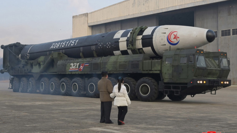 Ким Чен Ун: Готови сме да отвърнем с ядрено оръжие