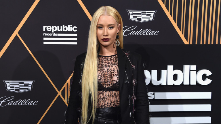 Чакането на Иги Азалия приключи