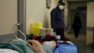 Понеже учените предупреждават че мерките за социално дистанциране трябва да