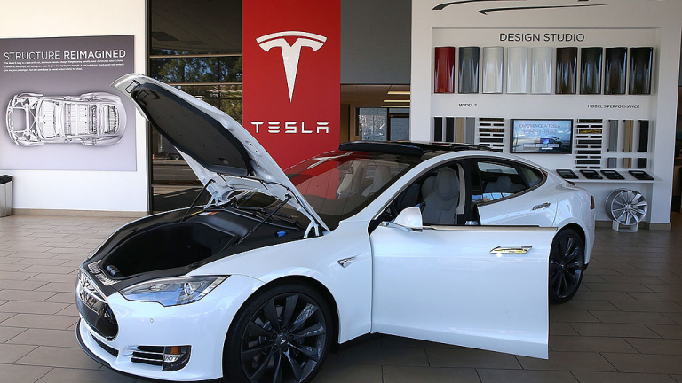 Tesla ще продава колите си с до 5000 долара по-евтино преди пускането на Model 3