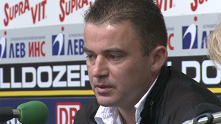 Дуци се моли на  Пенев за играчи