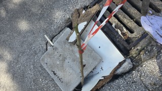 След многобройни сигнали: Пропаднала шахта стои необезопасена