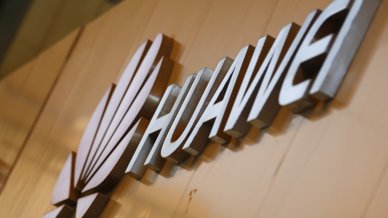 Кой притежава Huawei?