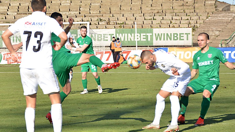 Ботев (Враца) и Славия ще изиграят днес отложения си мач