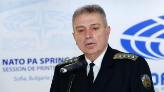 Адмирал Ефтимов: Пилотите на F-16 минават комплексна и трудна подготовка в САЩ