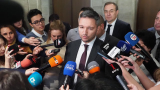 Цялото заседание се провежда в разрез с правилата на НС