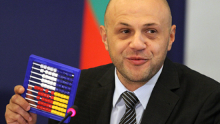 Нужна е по-голяма решителност за провеждане на реформи, смята Томислав Дончев