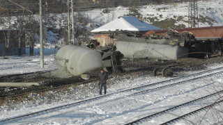 9 вагона на товарен влак дерайлираха на гарата в Дупница