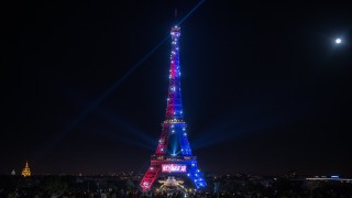 Задържаният до Айфеловата кула мъж размахвал нож пред туристи и