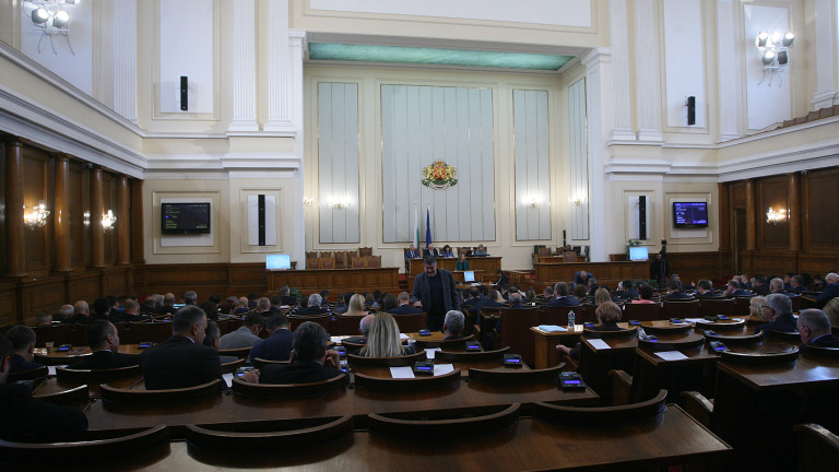 Различен парламент след предсрочни избори прогнозира "Маркет линкс"