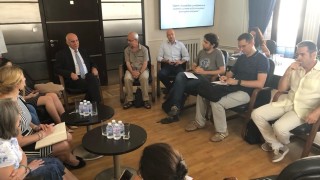 Експерти от Държавната агенция Електронно управление ДАЕУ и българи живеещи