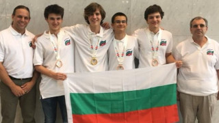 Четири медала един златен и три бронзови спечелиха българските ученици
