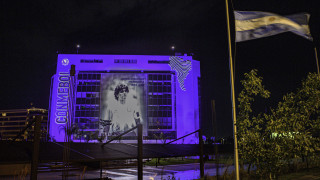 Диего Армандо Марадона беше погребан в близост до родителите си